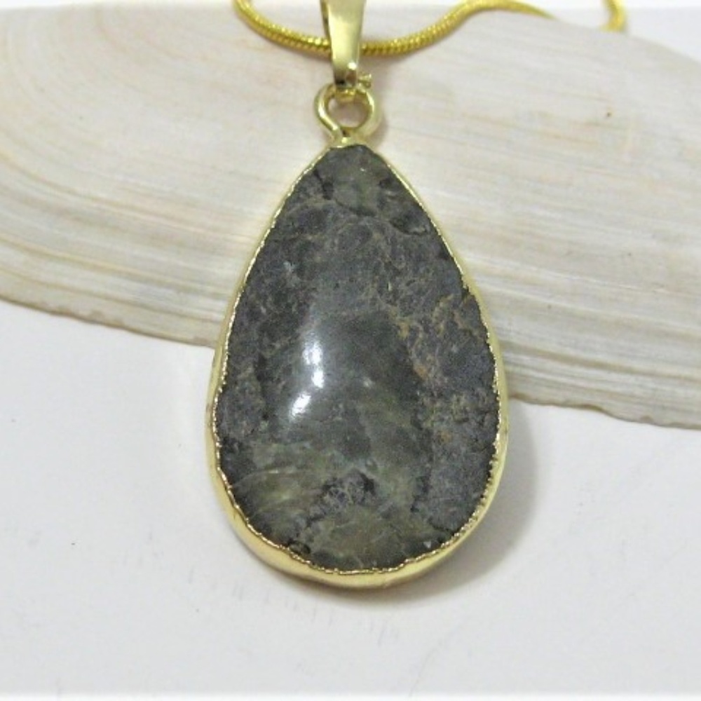 Labradorite pendant necklace